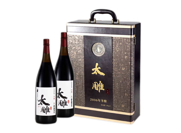 新乡回收太雕黄酒咸亨酒店太雕黄酒2006年冬酿1.8KG*2礼盒装绍兴黄酒